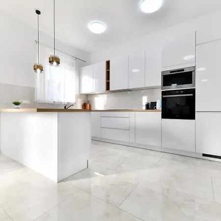Modern Sunrise - 4 Bedrooms & Pool Βίλα Vir