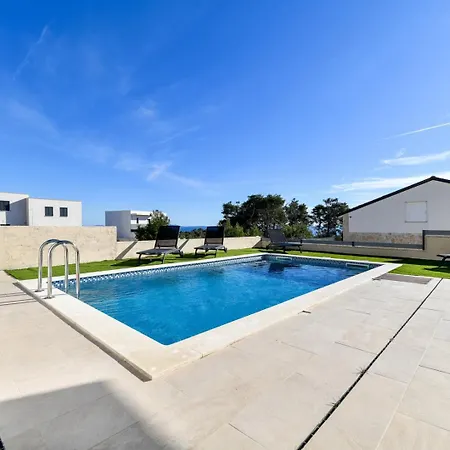 Modern Sunrise - 4 Bedrooms & Pool * Vir