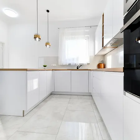 Modern Sunrise - 4 Bedrooms & Pool
