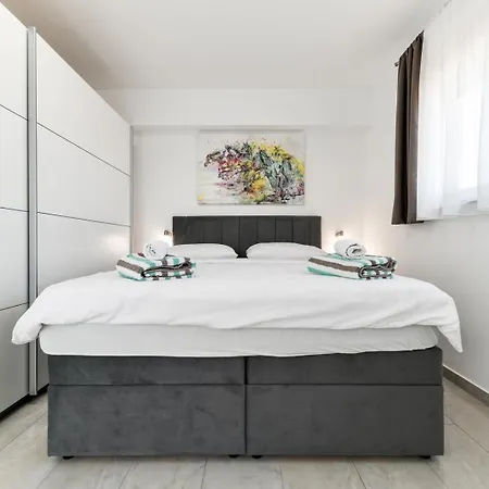 Modern Sunrise - 4 Bedrooms & Pool
