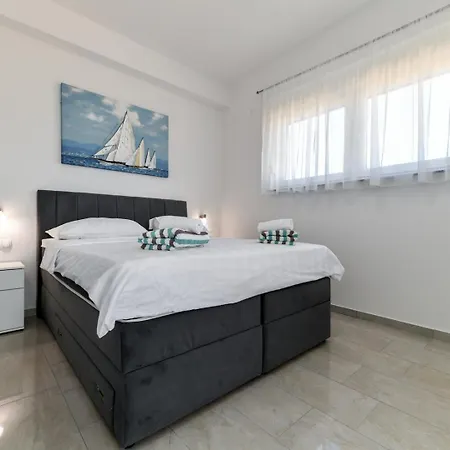 Modern Sunrise - 4 Bedrooms & Pool Βίλα Vir