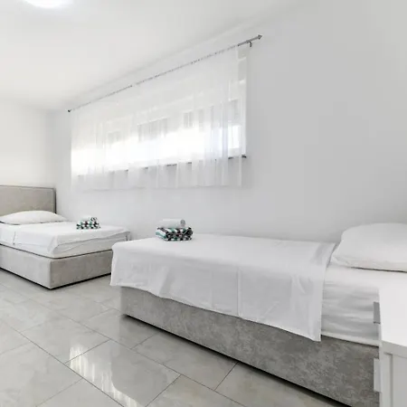 Modern Sunrise - 4 Bedrooms & Pool