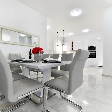 Βίλα Modern Sunrise - 4 Bedrooms & Pool *