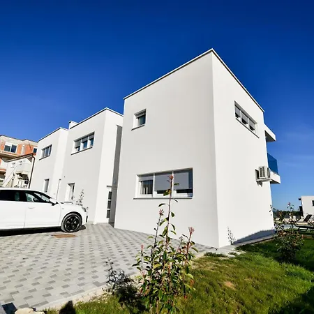 Modern Sunrise - 4 Bedrooms & Pool Villa